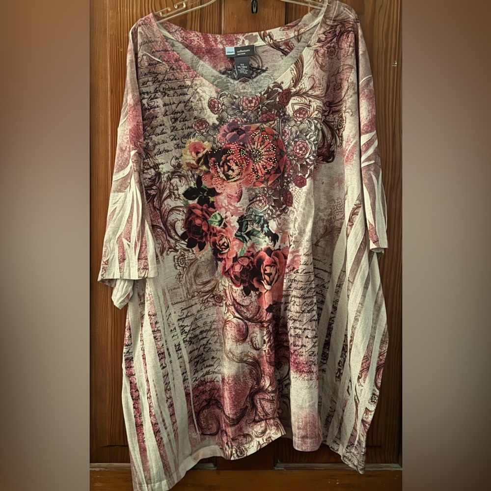 Liz & Me V-Neck Floral Script Tunic
